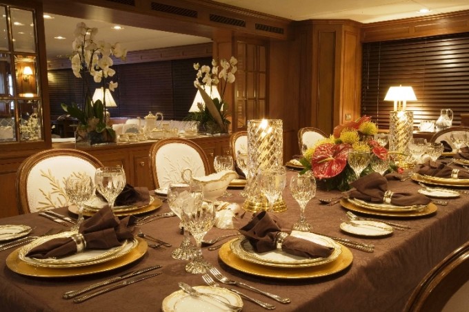 Motor yacht JANA -  Dining Detail